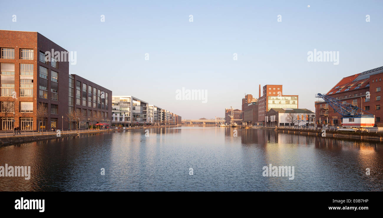 In Germania, in Renania settentrionale-Vestfalia, Duisburg, porto interno, vista di edifici per uffici, Kueppersmuehle e Werhahnmuehle Foto Stock