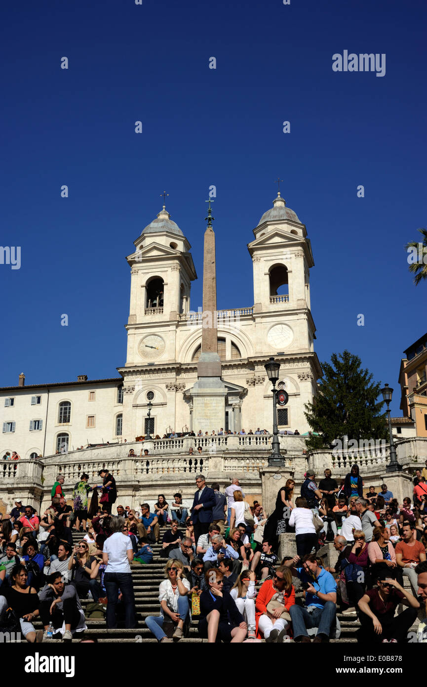 Italia, Roma, chiesa di Trinità dei Monti e Piazza di Spagna Foto Stock