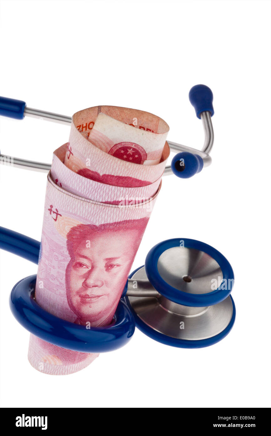 Yuan cinese di banconote e Stethoskop. I costi per la salute, Chinesische Yuan Banknoten und Stethoskop. Kosten fuer Gesundheit Foto Stock