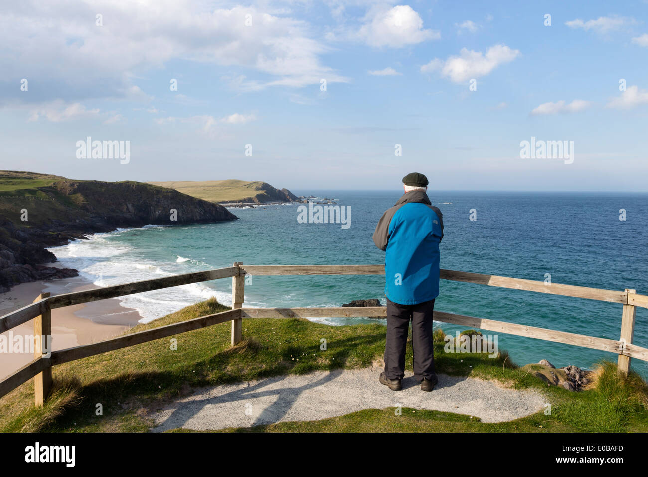 L'uomo la fauna dal punto di vista alla Baia di Sango Durness Scozia Scotland Foto Stock