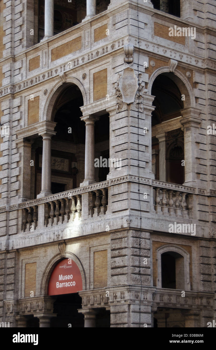 L'Italia. Roma. Museo Barracco di scultura antica. Situato nella Piccola Farnesina palace. Facciata. Dettaglio. Foto Stock