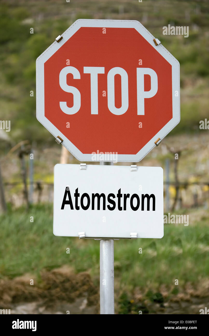 Arrampicata fuori dall'energia nucleare. Fine delle centrali nucleari in Europa., Ausstieg aus Atomkraft. Ende der Kernkraftwerke in Foto Stock