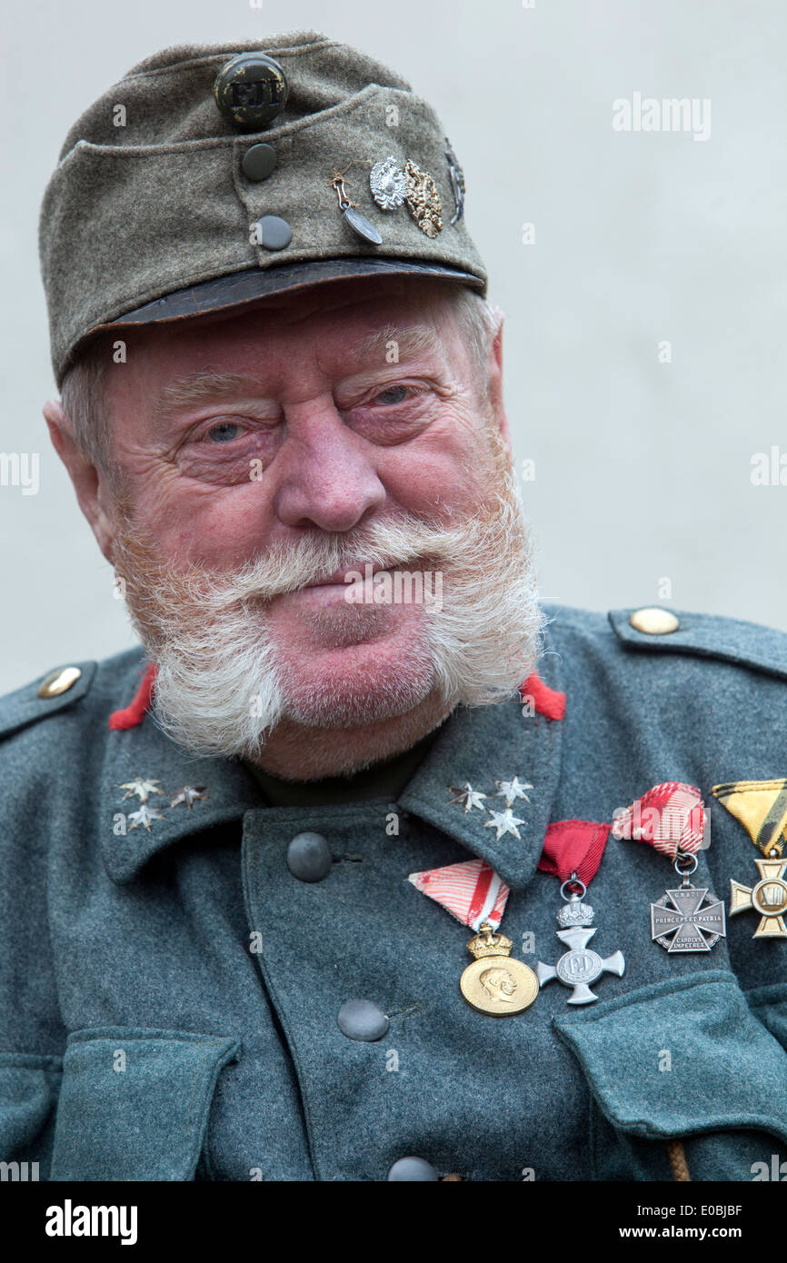 Un ritratto di uomo anziano decorato nell'uniforme del Soldato austro-ungarico Foto Stock
