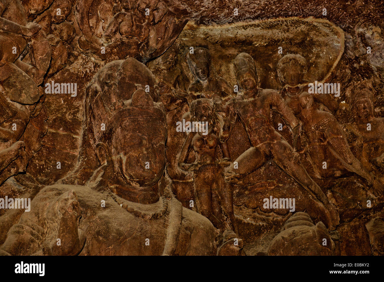 Isola Elephanta,Incisioni Rupestri,Templi, santuari,molto distrutto dal portoghese,Bambini Gite scolastiche,Bombay,Mumbai,l'India Foto Stock