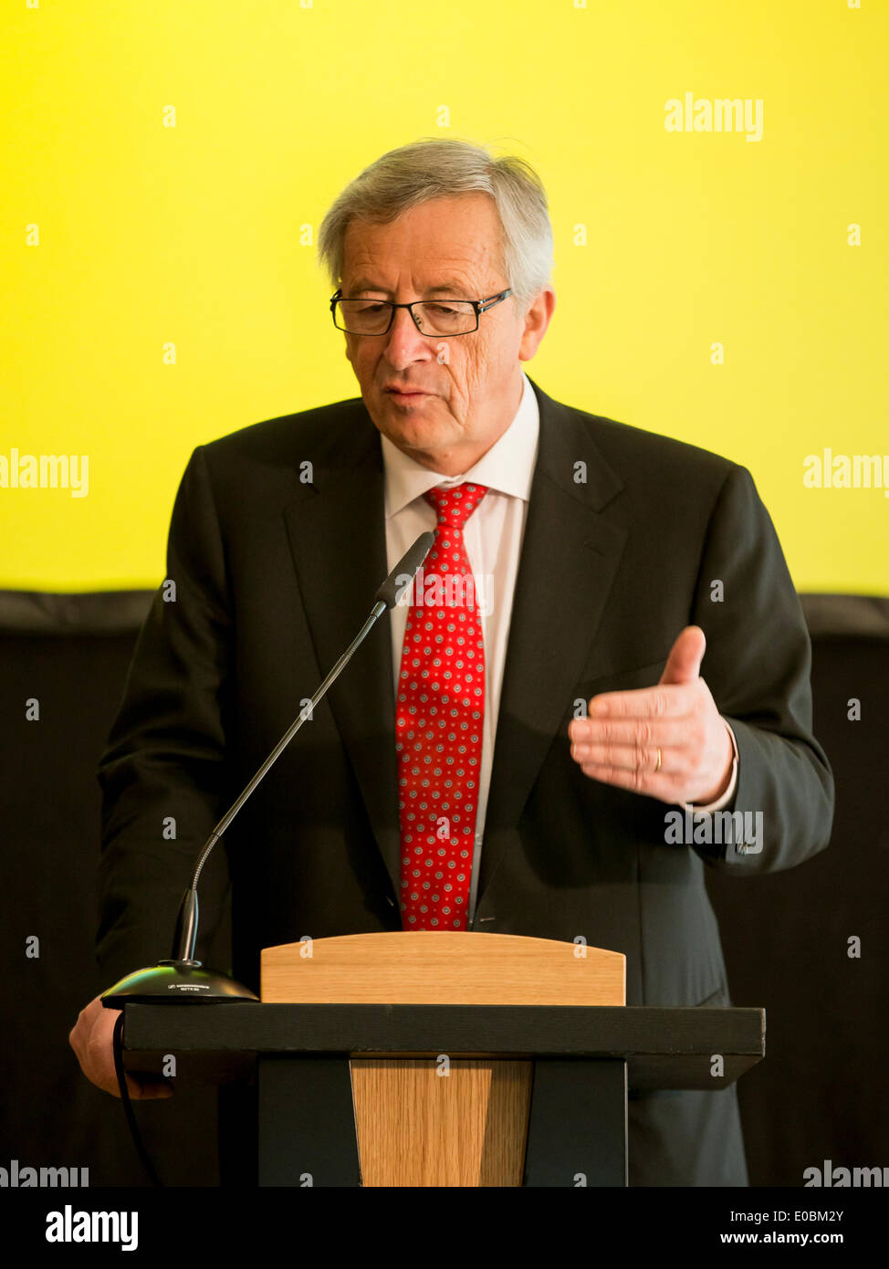 Berlino, Germania. Maggio 08th, 2014. Premere per parlare con il presidente europeo candidato dal Partito popolare europeo, Jean-Claude Juncker, presso l'Hotel Hyatt di Berlino. / Immagine: Jean Claude Juncker Foto Stock