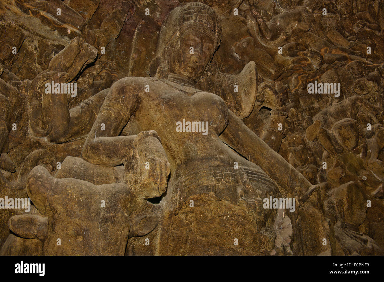 Isola Elephanta,Incisioni Rupestri,Templi, santuari,molto distrutto dal portoghese,Bambini Gite scolastiche,Bombay,Mumbai,l'India Foto Stock