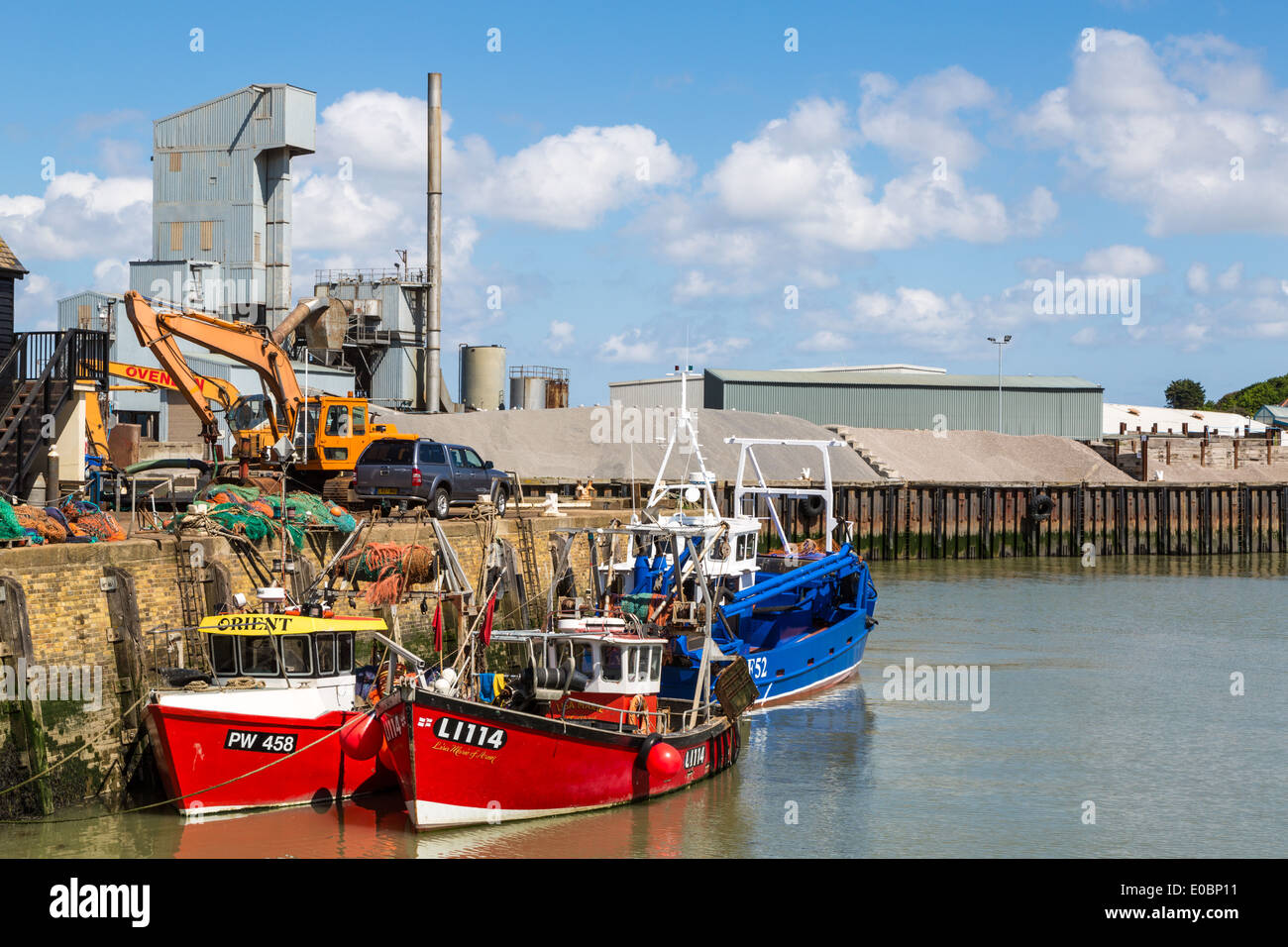 Whitstable Harbour, Kent in una giornata di sole Foto Stock
