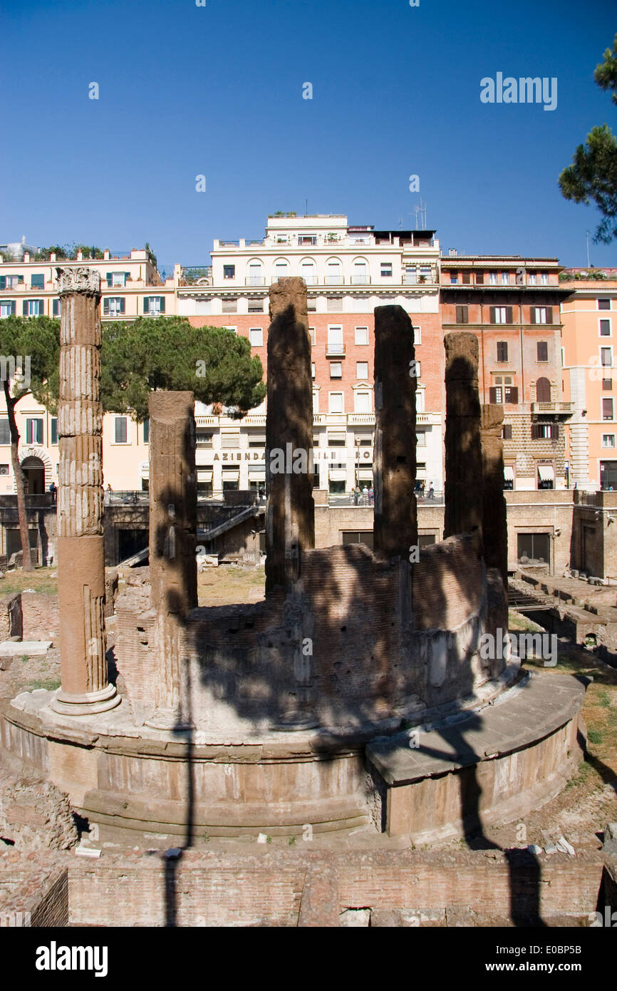 Anciente tempio circolare, Area Sacra Argentina, Largo di Torre Argentina, Roma Foto Stock