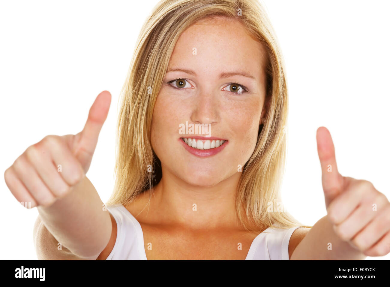 Una giovane donna di successo tiene le dita incrociate verso l'alto. Immagine simbolica di successo più esenti a sfondo bianco, Eine Foto Stock
