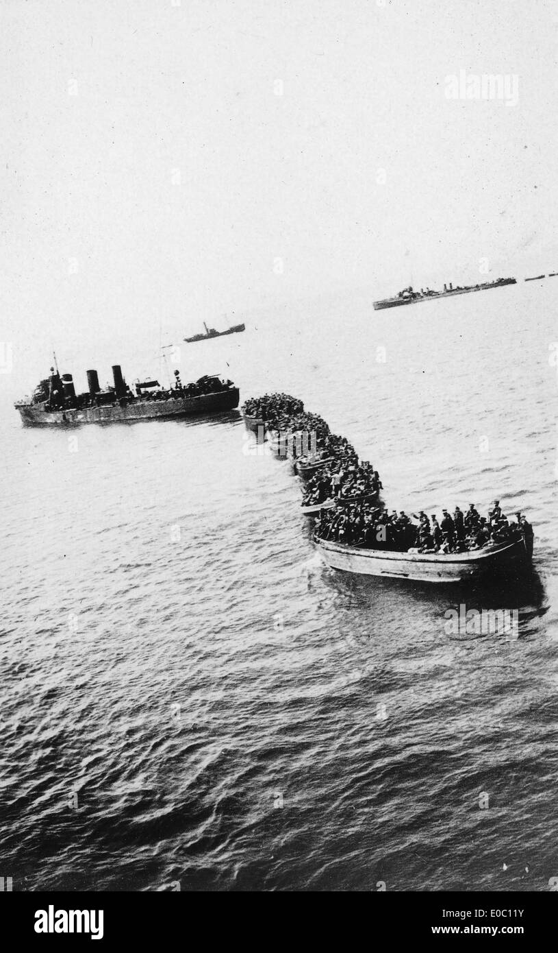 Un partito di atterraggio in avvicinamento alla riva a Gallipoli durante la Prima Guerra Mondiale, 1915 Foto Stock