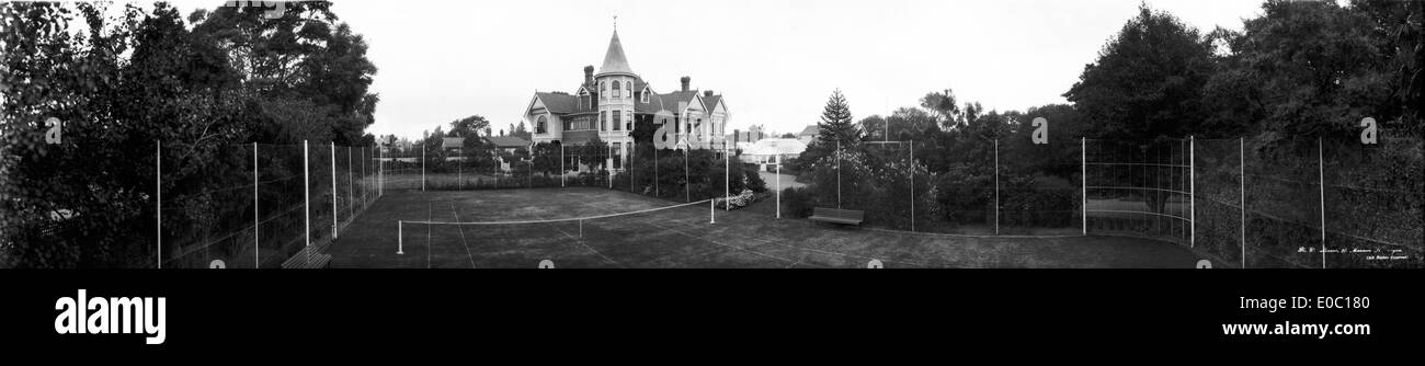 La casa e i giardini, incluso un campo da tennis, Christchurch, tra il 1923 e il 1928 Foto Stock