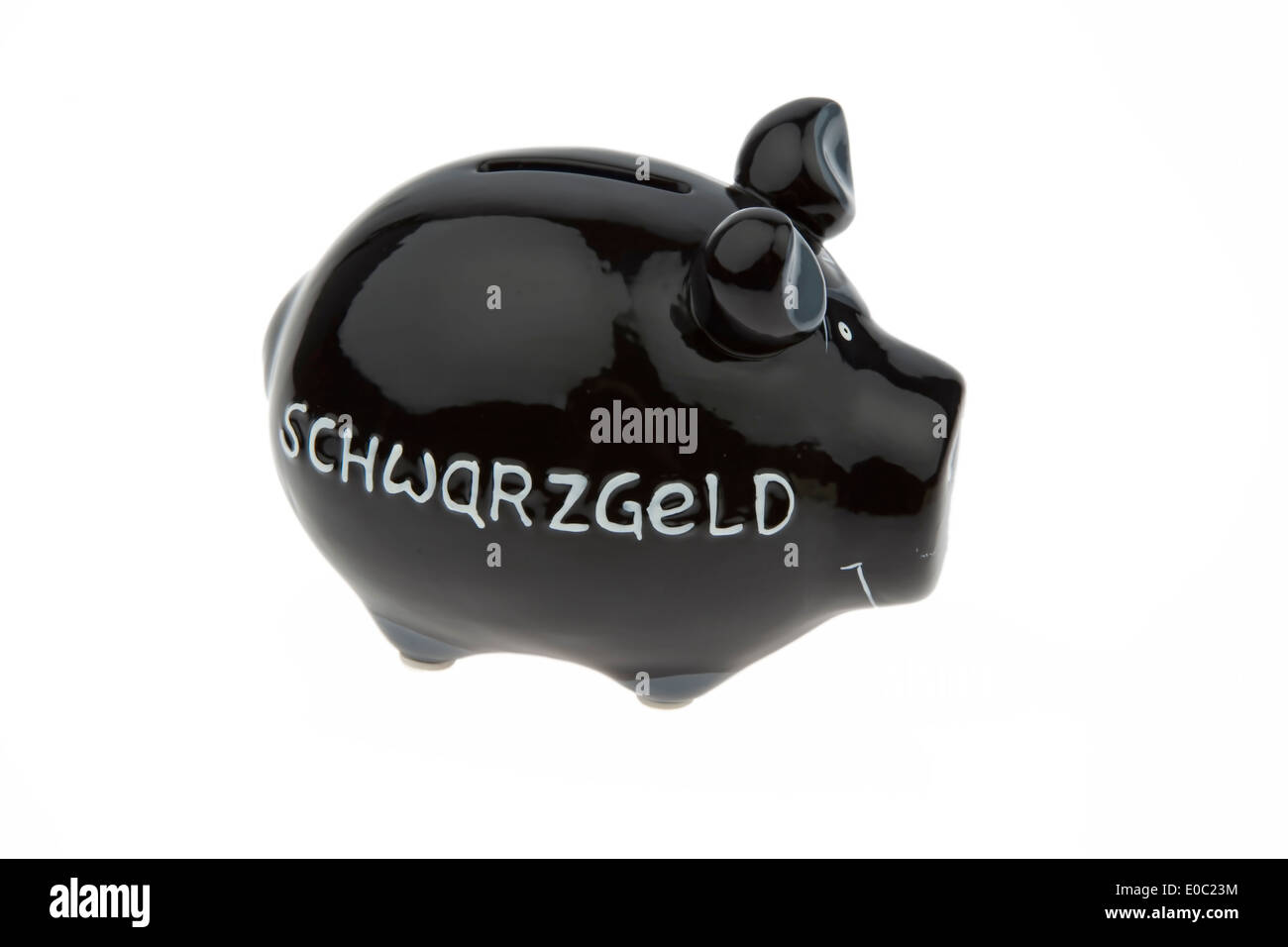 Un salvadanaio per denaro nero isolati su sfondo bianco, Ein Sparschwein fuer isoliert Schwarzgeld auf weissem Hintergrund Foto Stock