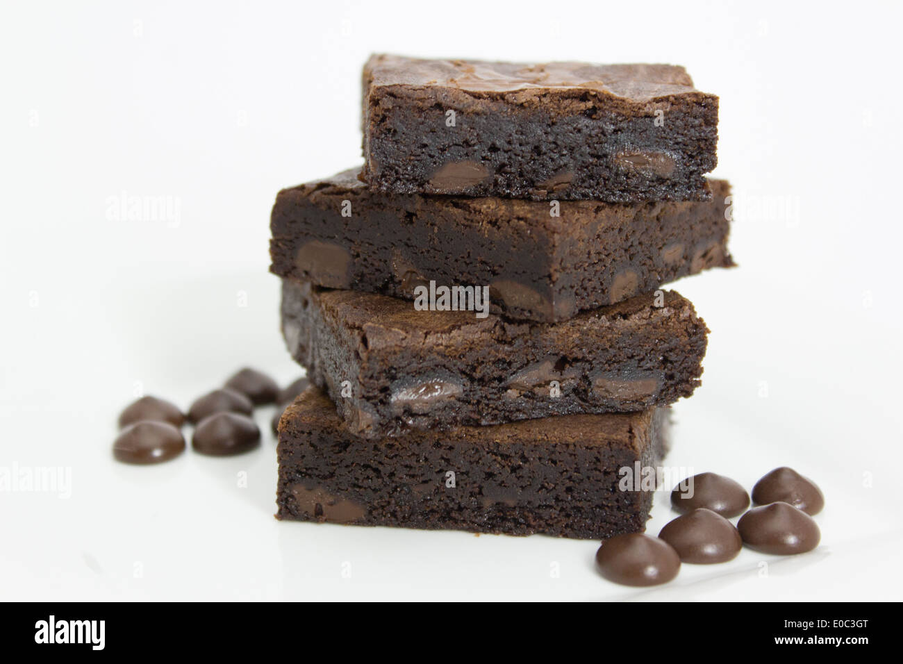 Brownie al cioccolato dessert su sfondo bianco Foto Stock