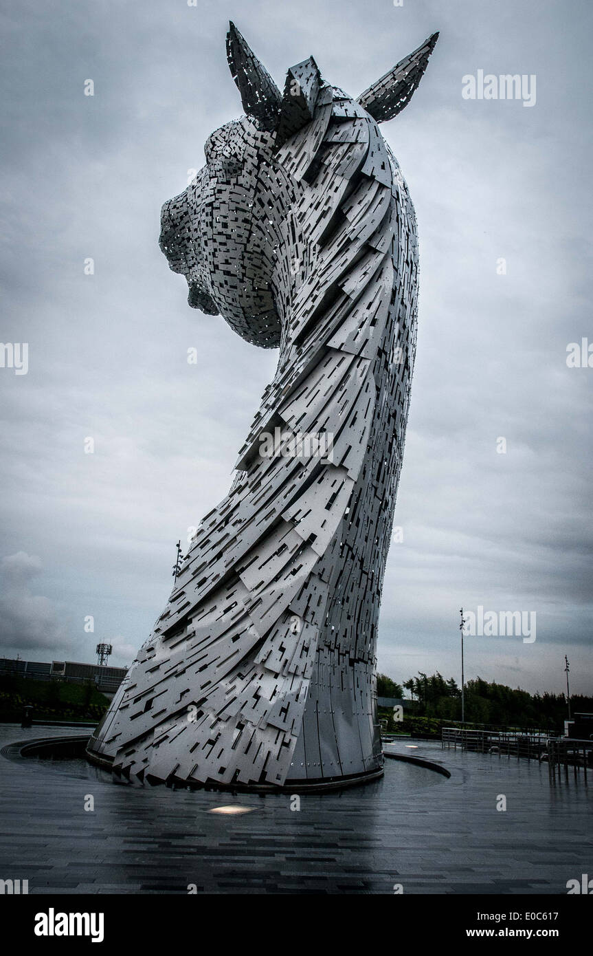 Il Kelpies, progettato e scolpito da scultore scozzese Andy Scott. Essi guardia il canale di Forth e Clyde/Fiume Carron bloccare Foto Stock