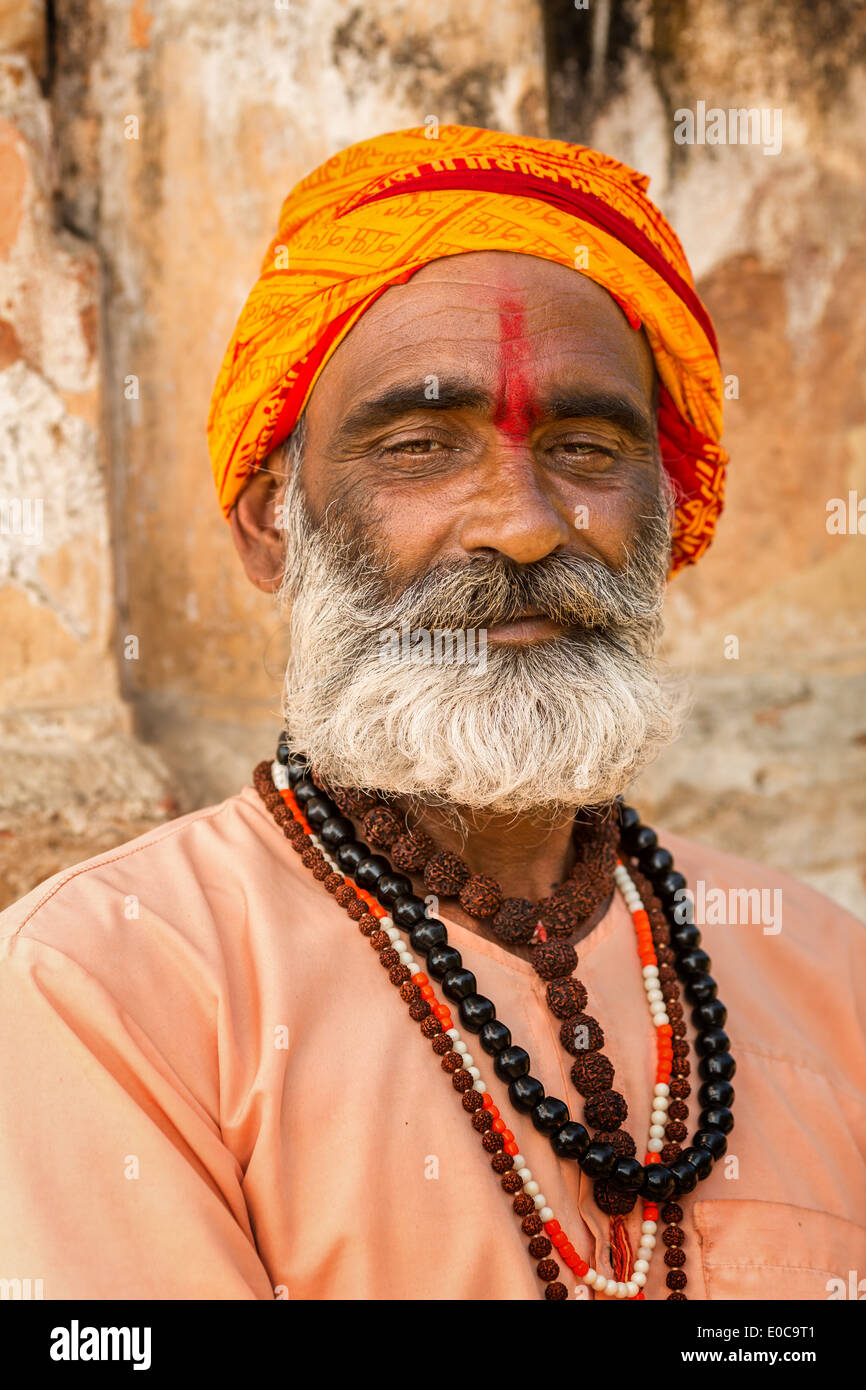 Ritratto di un Sadhu, santo uomo, tempio di Pashupatinath, Kathmandu, Nepal Foto Stock