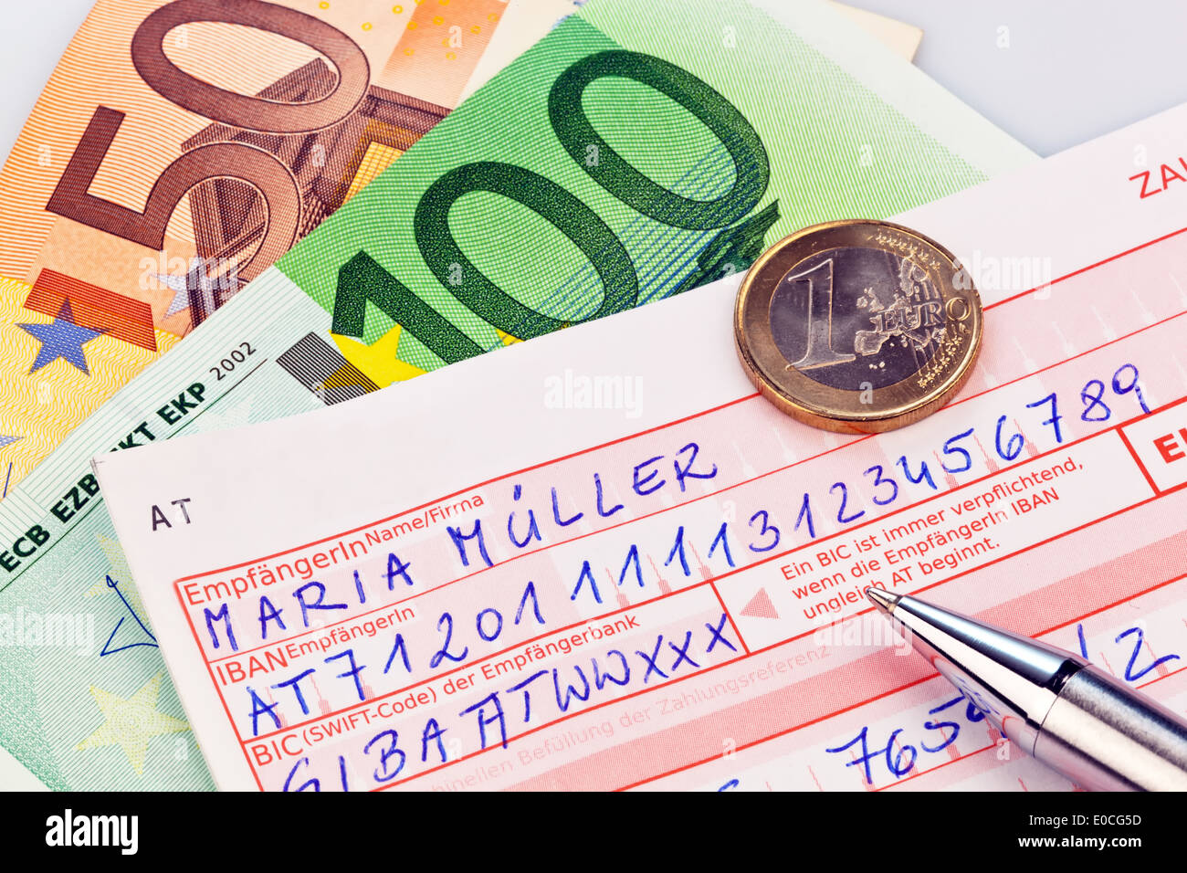Un modulo per il trasferimento di denaro con il numero IBAN e il codice BIC in Germania Foto Stock