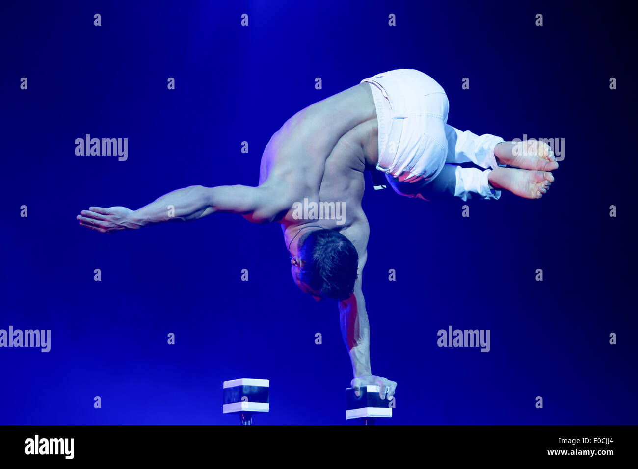 Questa è la performance di apertura del Moscow State Circus residency a Brighton Fringe 2014 fino al 18 maggio. Foto Stock