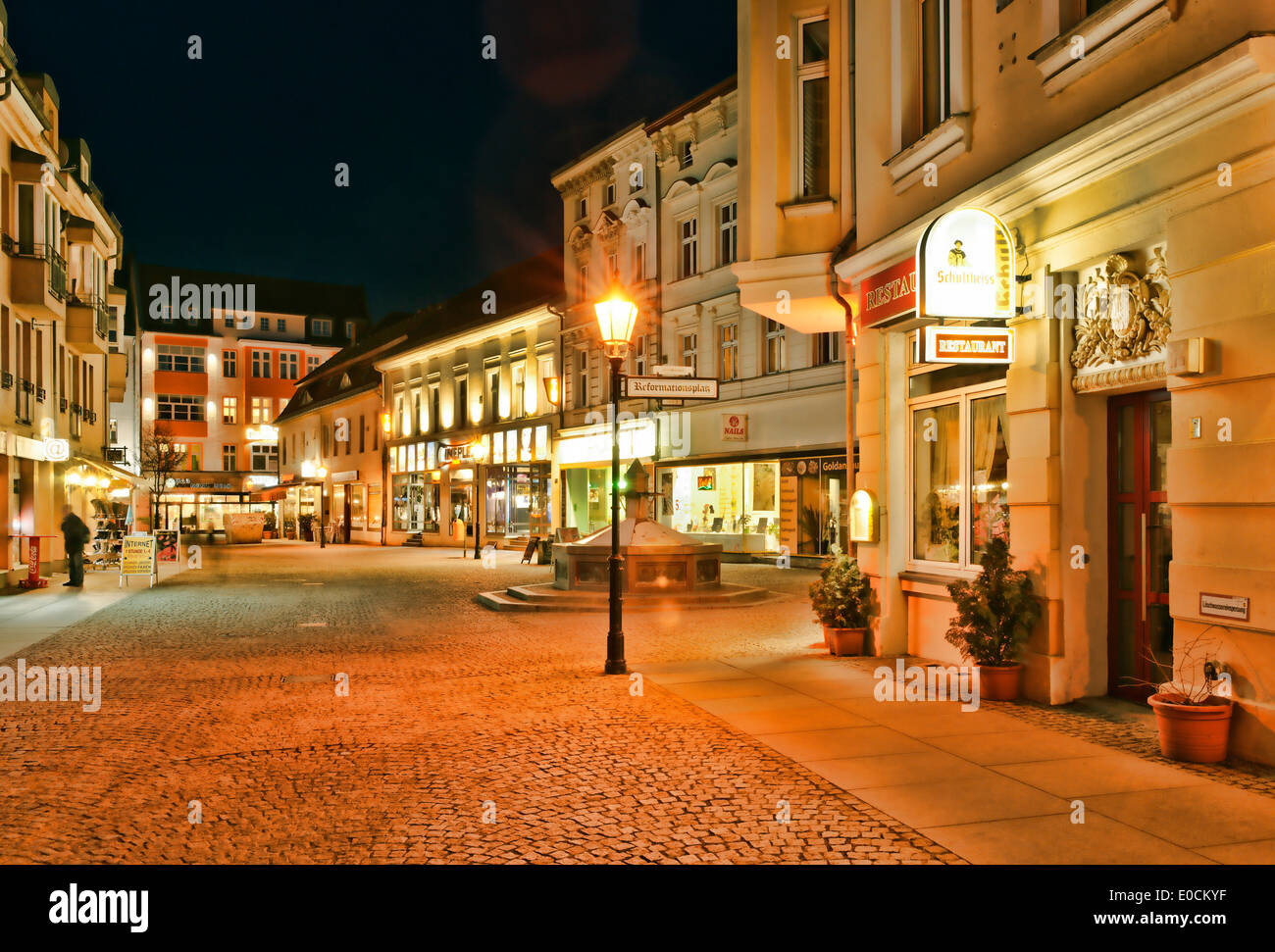 Havel Street presso la città vecchia di Spandau di notte, Berlino, Germania, Europa Foto Stock