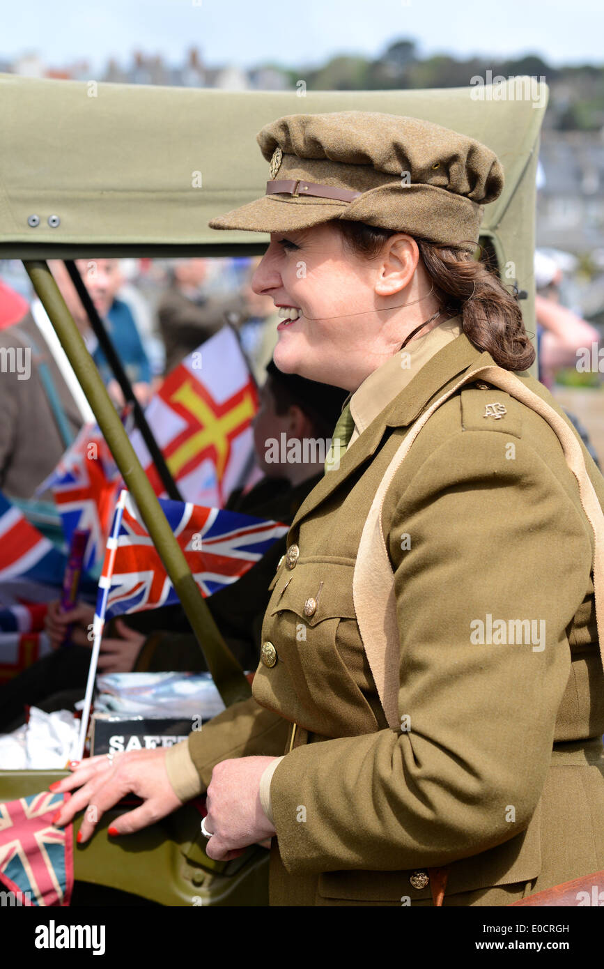 Saint Peter Port Guernsey. 09 Maggio, 2014. La giornata di oggi segna il 69º anniversario della liberazione di Guernsey, Isole del Canale di occupare le forze tedesche alla fine della Seconda Guerra Mondiale. La Chiesa di liberazione parata in Saint Peter Port era sotto il comando del grande Bob luogo MBE TD e fu uno dei più grandi negli ultimi anni con la rappresentazione della Royal Navy, la Ghurkas e il Royal Hospital Chelsea pensionati. Credito: Robert Smith/Alamy Live News Foto Stock