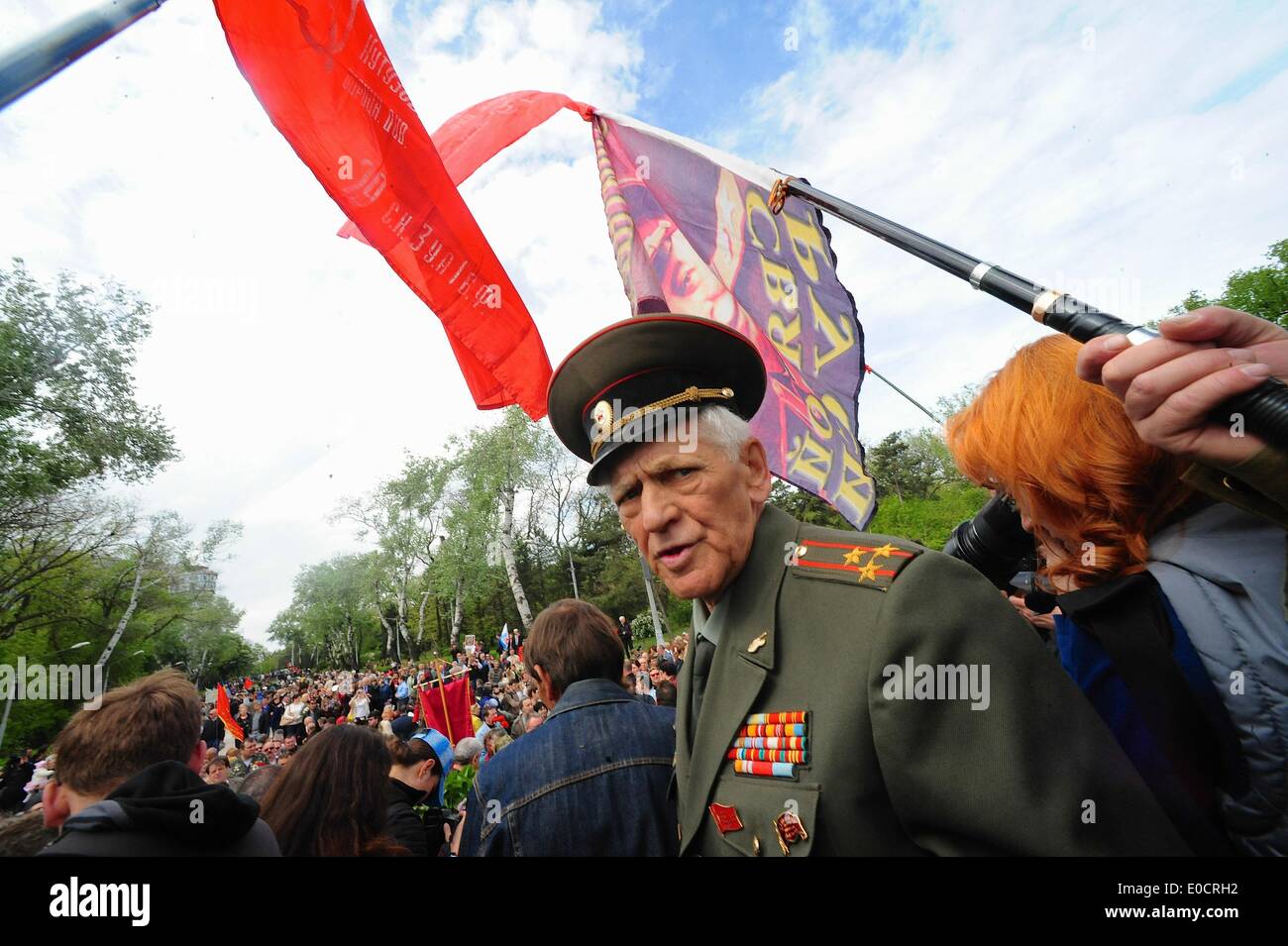 Odessa, Ucraina. 9 maggio 2014. Centinaia di veterani e le loro famiglie si è rivelata Schvchenko Park Odessa a commemorare la giornata. Credito: Gail Orenstein/ZUMAPRESS.com/Alamy Live News Foto Stock