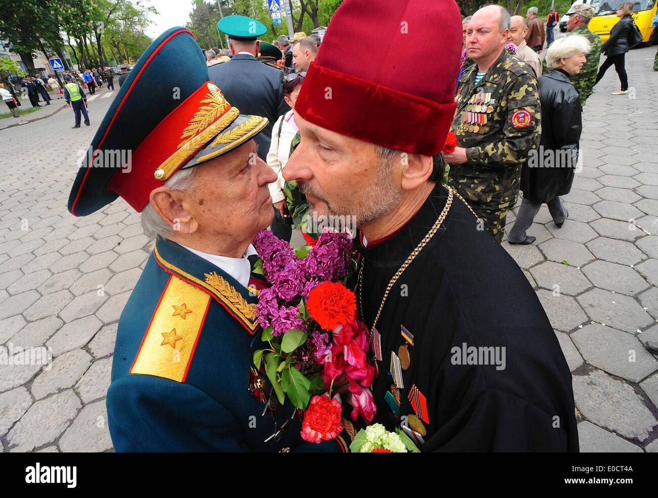 Odessa, Ucraina. 9 maggio 2014. Centinaia di veterani e le loro famiglie si è rivelata Schvchenko Park Odessa a commemorare la giornata. Credito: Gail Orenstein/ZUMAPRESS.com/Alamy Live News Foto Stock