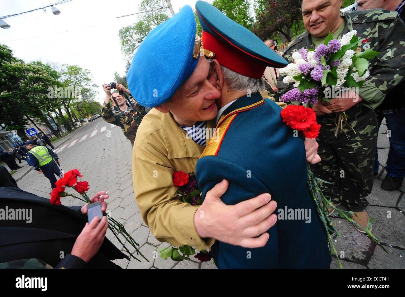 Odessa, Ucraina. 9 maggio 2014. Centinaia di veterani e le loro famiglie si è rivelata Schvchenko Park Odessa a commemorare la giornata. Credito: Gail Orenstein/ZUMAPRESS.com/Alamy Live News Foto Stock