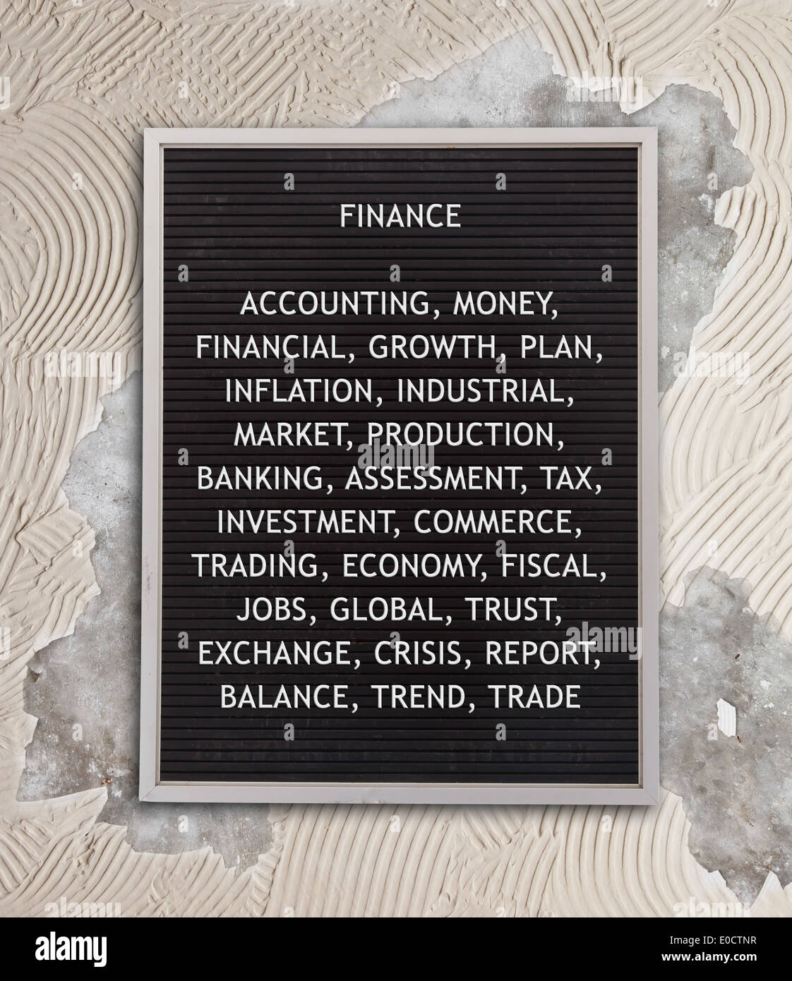 Concetto di finanze in lettere di plastica su molto vecchia scheda menu look vintage Foto Stock