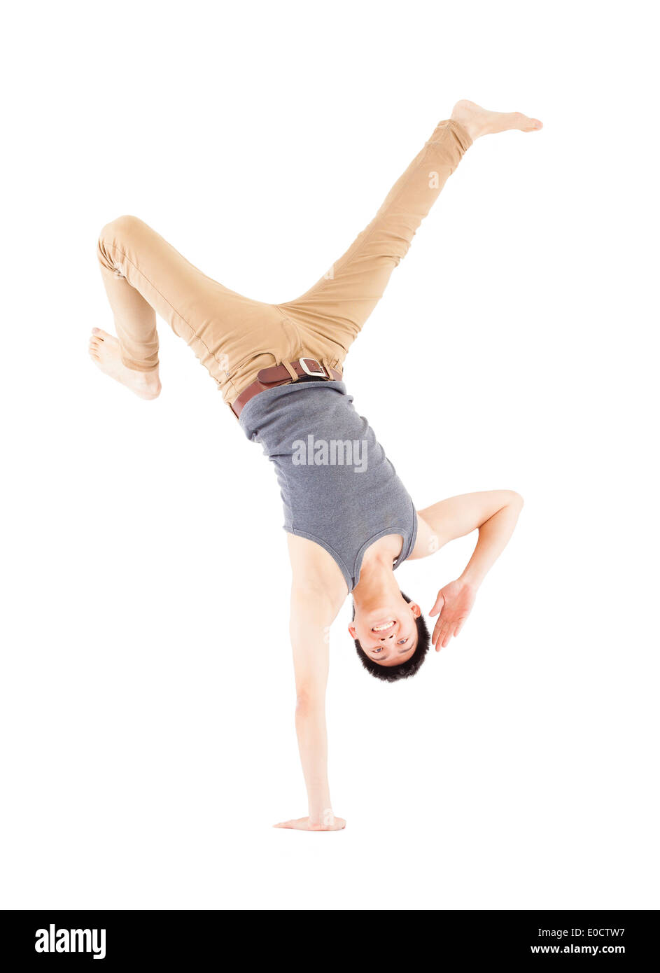 Giovane uomo di danza breakdance e handstand pongono Foto Stock