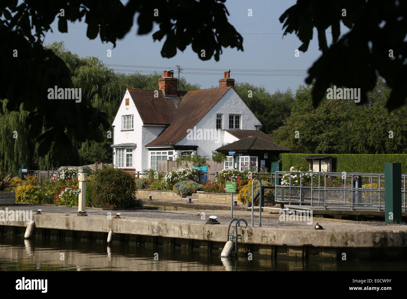 Bloccare i detentori cottage, serratura Sandford, il fiume Tamigi, Oxfordshire Foto Stock