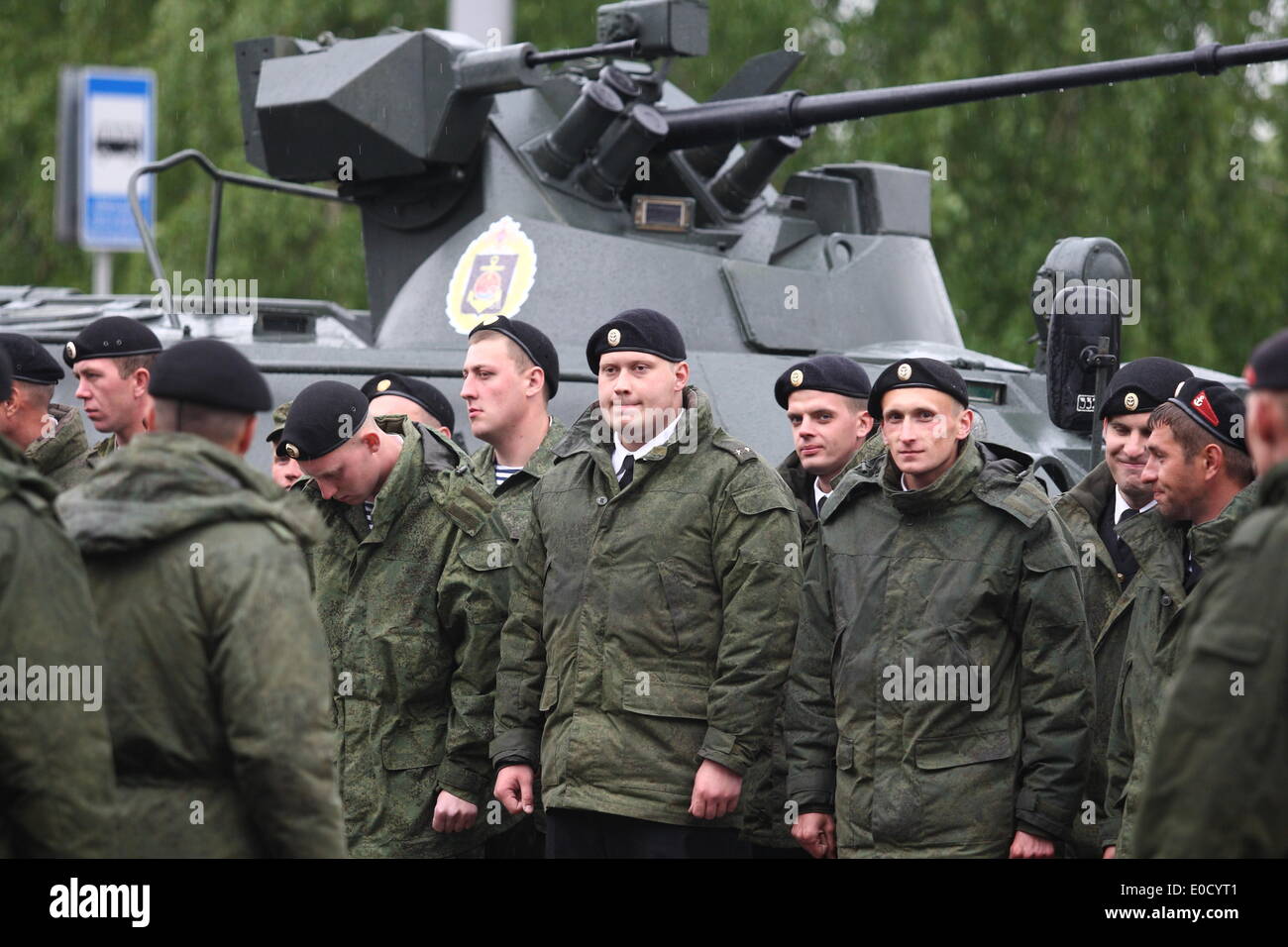 Kaliningrad, Russia 9th, maggio 2014 Grande sfilata presso la Piazza della Vittoria nella regione di Kaliningrad, in occasione del 69º anniversario della fine della seconda guerra mondiale. Credito: Michal Fludra/Alamy Live News Foto Stock