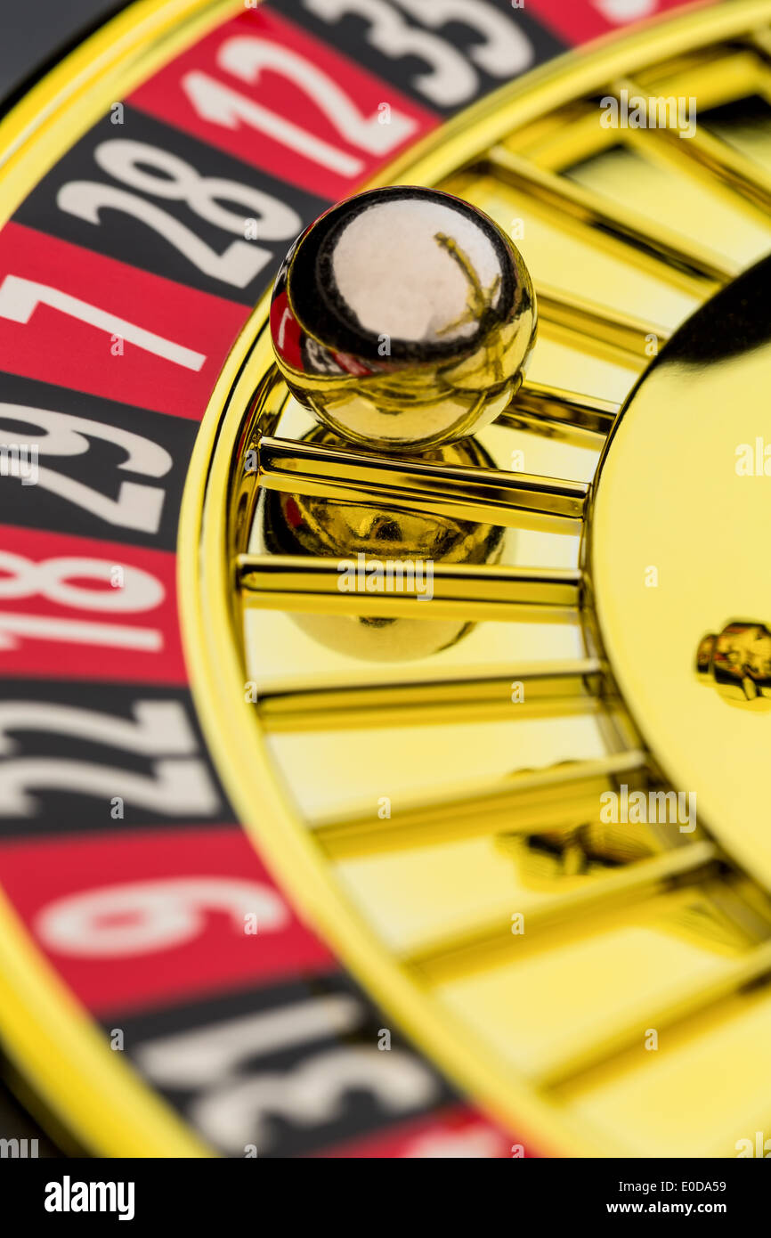 Il cilindro di una roulette gioco di fortuna in un gioco di casino'. Conto profitti e perdite è deciso dalla possibilità., Der Zylinder eines Roulette G Foto Stock