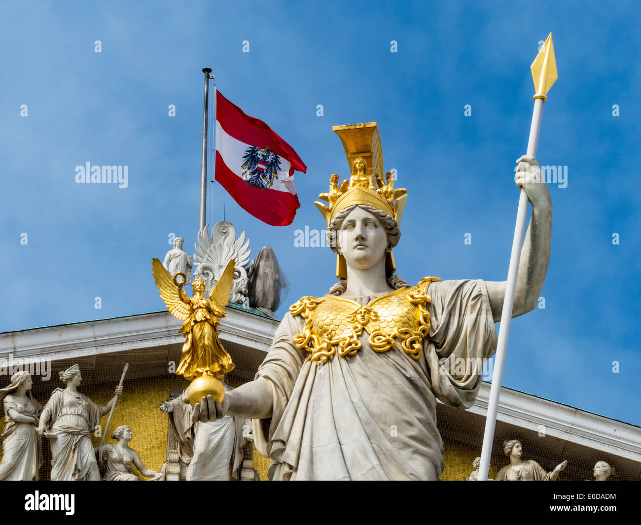 " Il parlamento di Vienna, ? Sterreich. Con la statua di ''Pallas Athene'' della dea greca della saggezza.', 'Dcome Parlament i Foto Stock