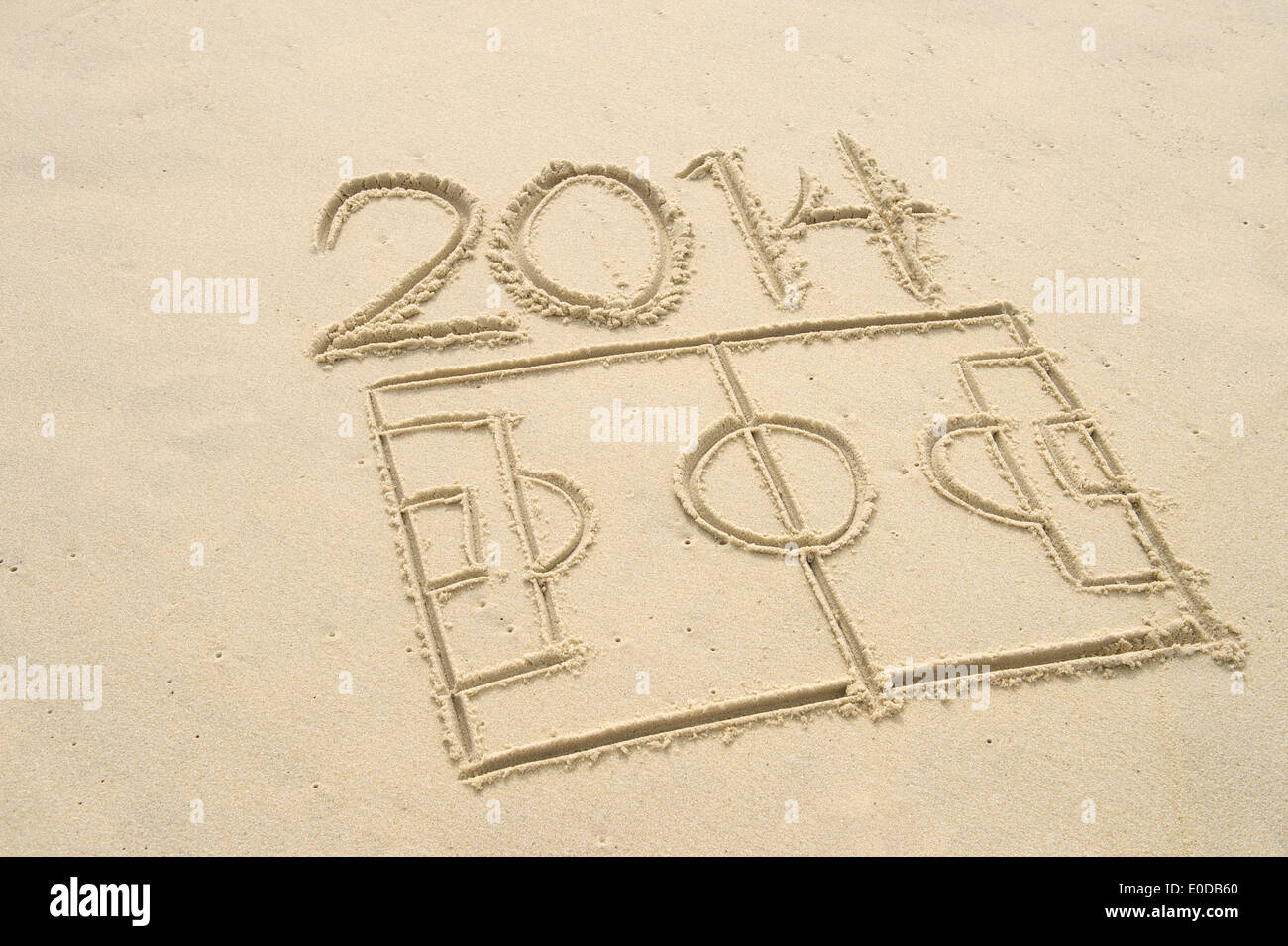 Linea semplice disegno del 2014 football soccer pitch in sabbia sulla spiaggia brasiliana Foto Stock