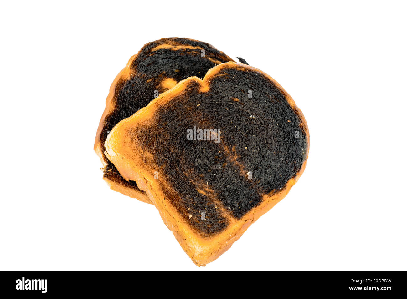 Tostare il pane divenne burntly. Burntly toast con i dischi e la prima colazione., Toastbrot wurde beim toasten verbrannt. Foto Stock