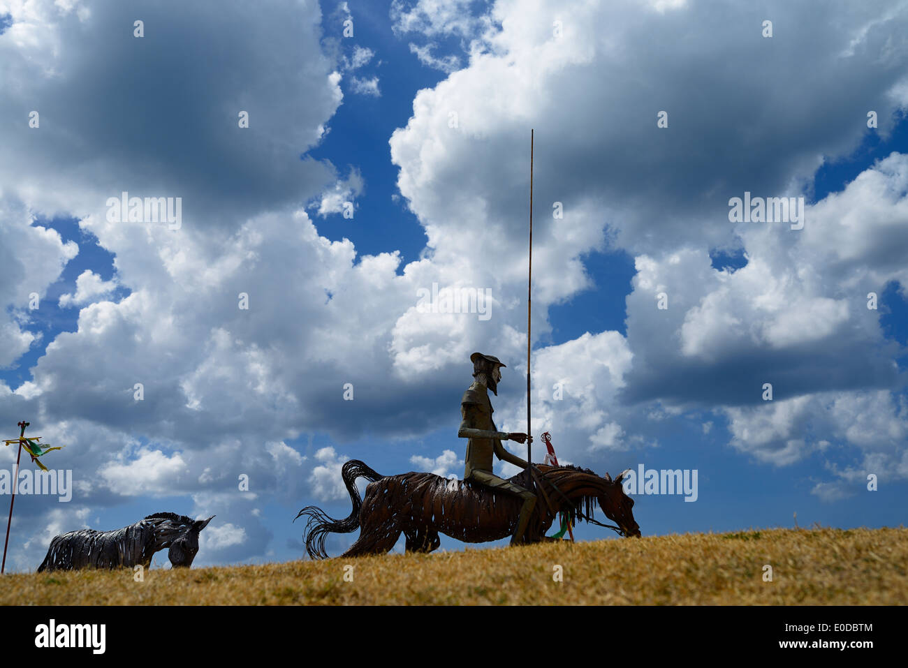 Scultura in acciaio di Don Chisciotte a cavallo con un pony a Varadero Cuba Foto Stock