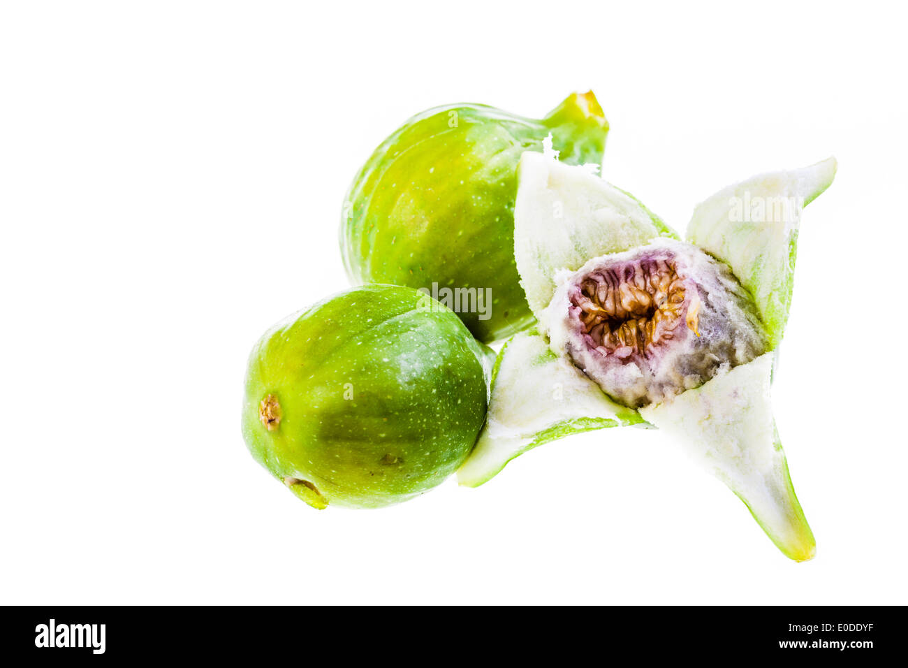 Fichi verdi maturi isolate su uno sfondo bianco Foto Stock