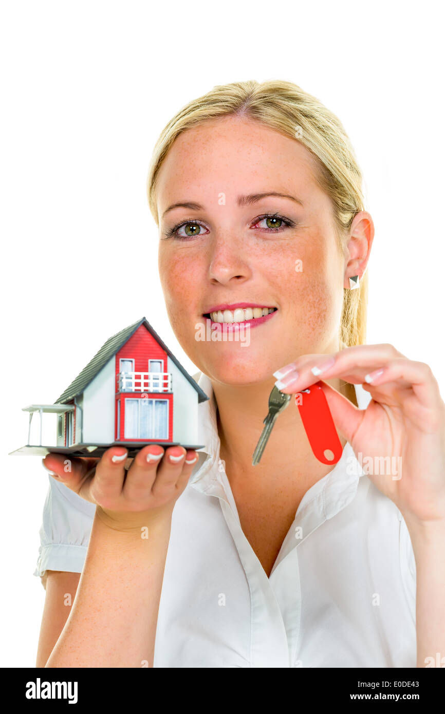 Un broker per immobili con una casa e una chiave. Il successo di noleggio e vendita di case da agenti immobiliari., Ein Makler fuer Immobilie Foto Stock
