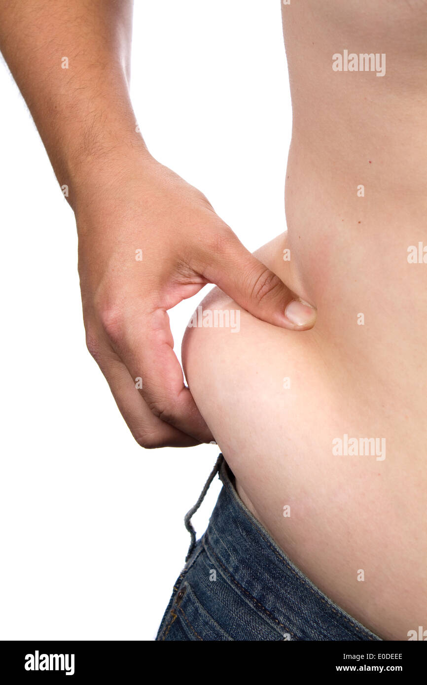 Il sovrappeso uomo pizzichi il flab extra intorno alla vita che è talvolta chiamato 'spare pneumatico.' Foto Stock