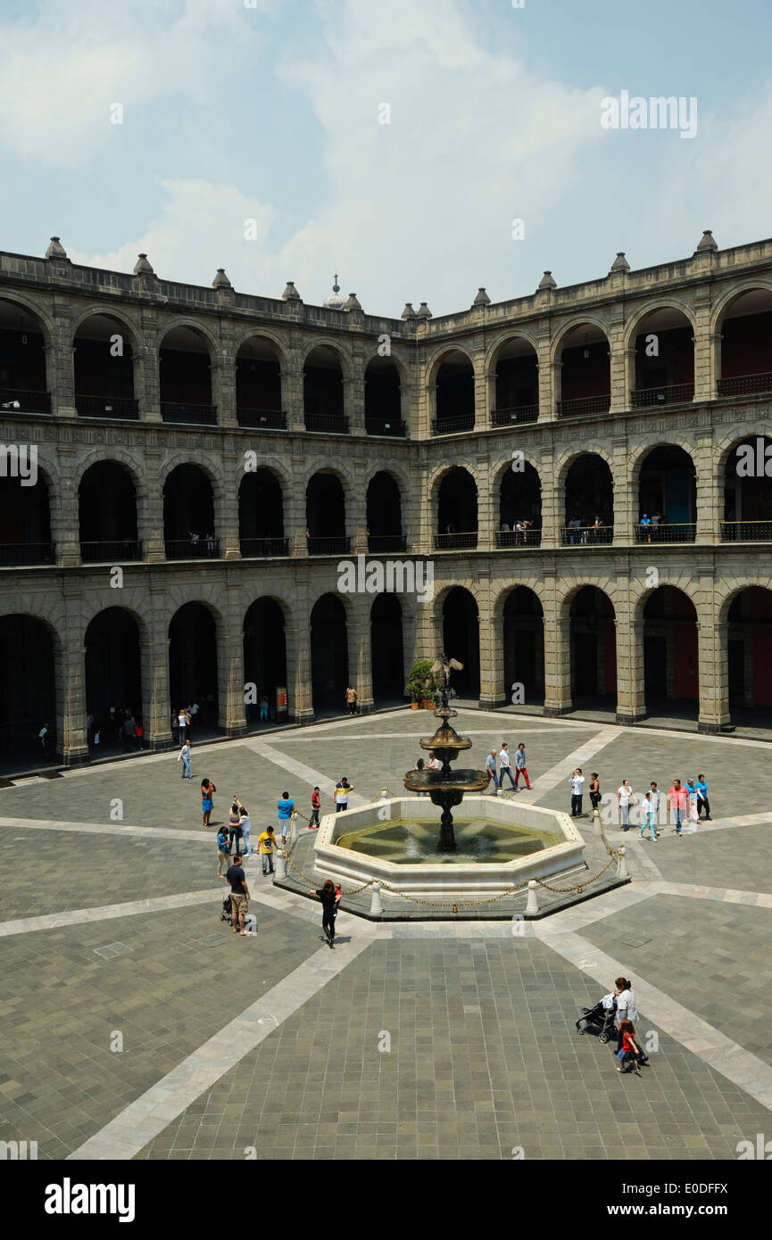 Il palazzo nazionale cortile, Città del Messico, Messico Foto Stock