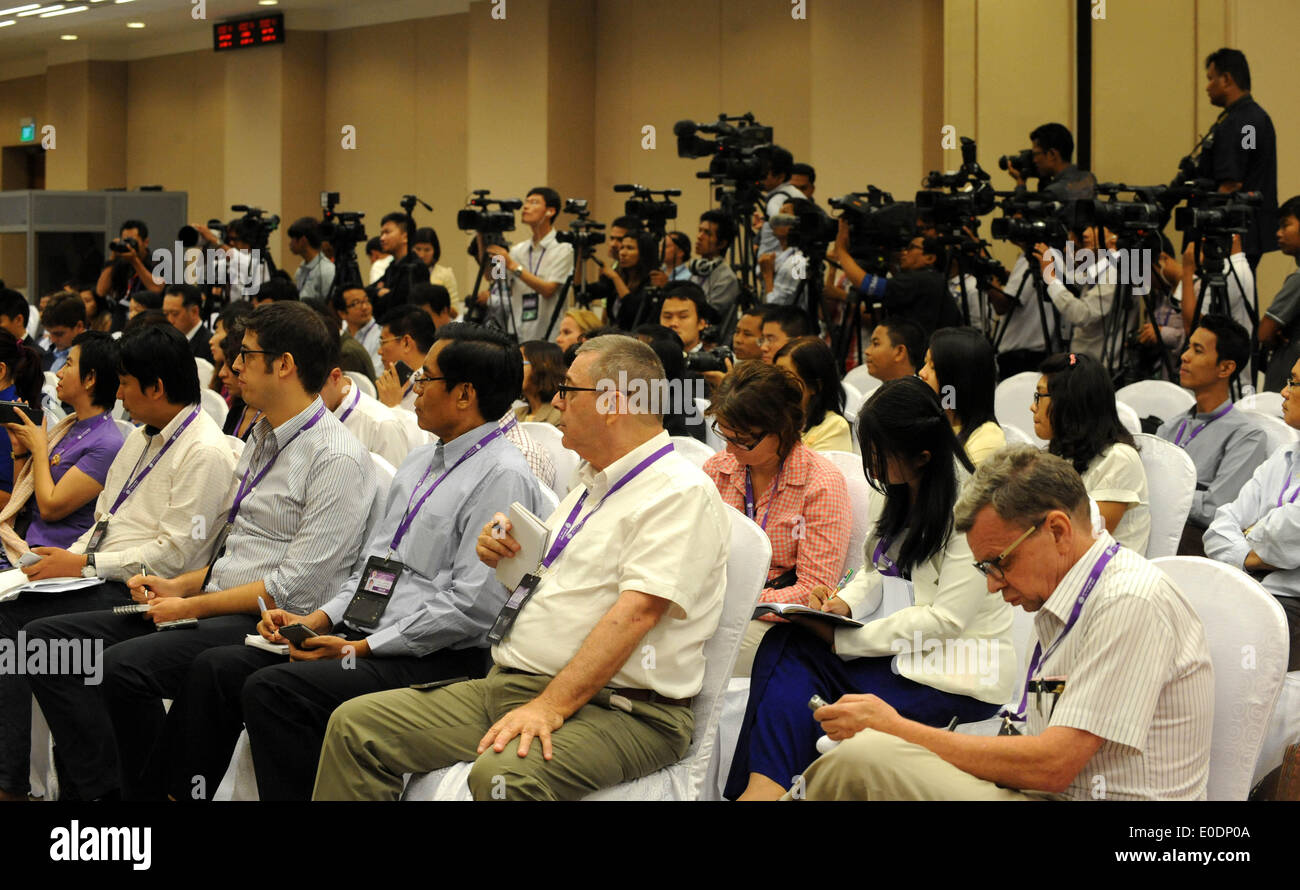 No Gen. Pyi Taw, Myanmar. Il 10 maggio, 2014. I giornalisti frequentare l'ASEAN la riunione dei Ministri degli esteri durante il ventiquattresimo vertice ASEAN in Nay Gen. Pyi Tay, Myanmar, 10 maggio 2014. © Wong Pun Keung/Xinhua/Alamy Live News Foto Stock