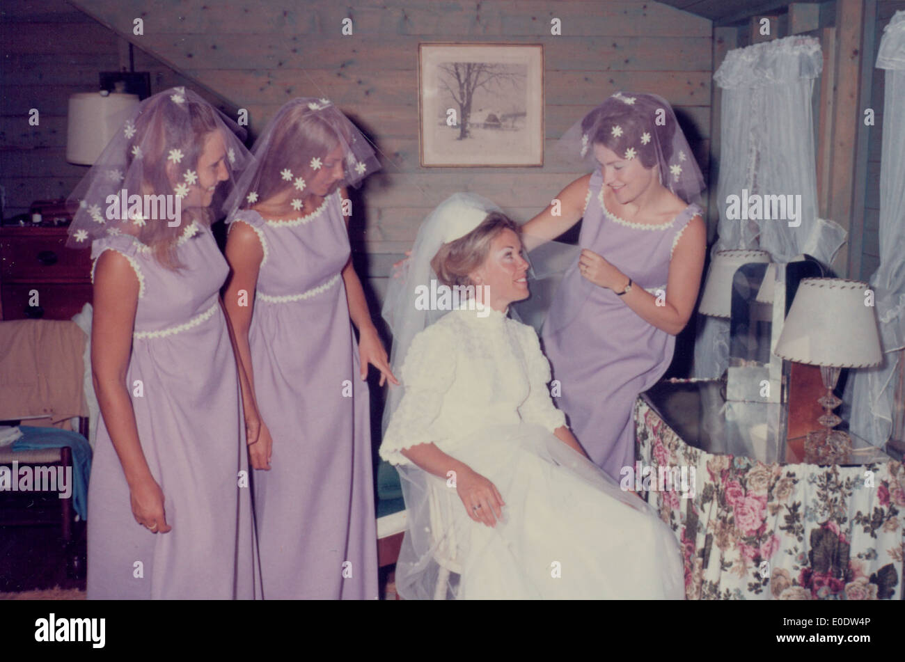 L'evento di Daryl Westbrook al 16 di Baxter Road è raffigurato in vari luoghi con riferimenti ai suoi legami, relazioni personali ed eventi come matrimoni e importanti incontri pubblici in luoghi come New York City, Washington e Hartford. Foto Stock