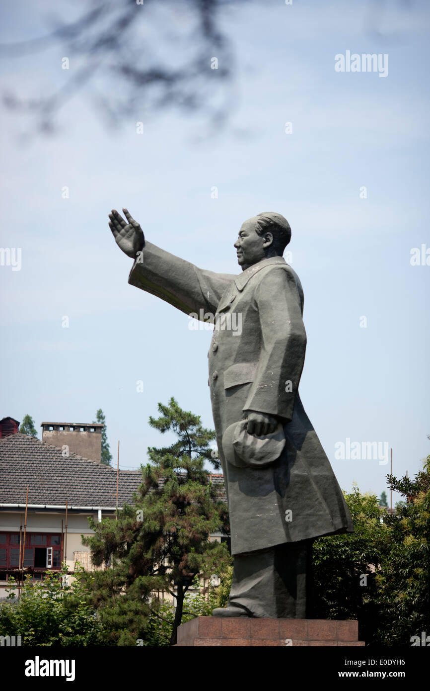 Il presidente Mao statua all Università cinese Foto Stock