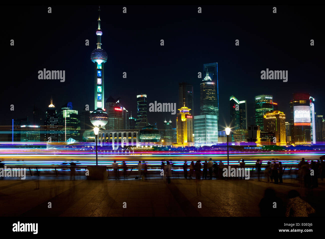 Shanghai bund,un luogo famoso per il fiume,alto edificio e zona CBD Foto Stock