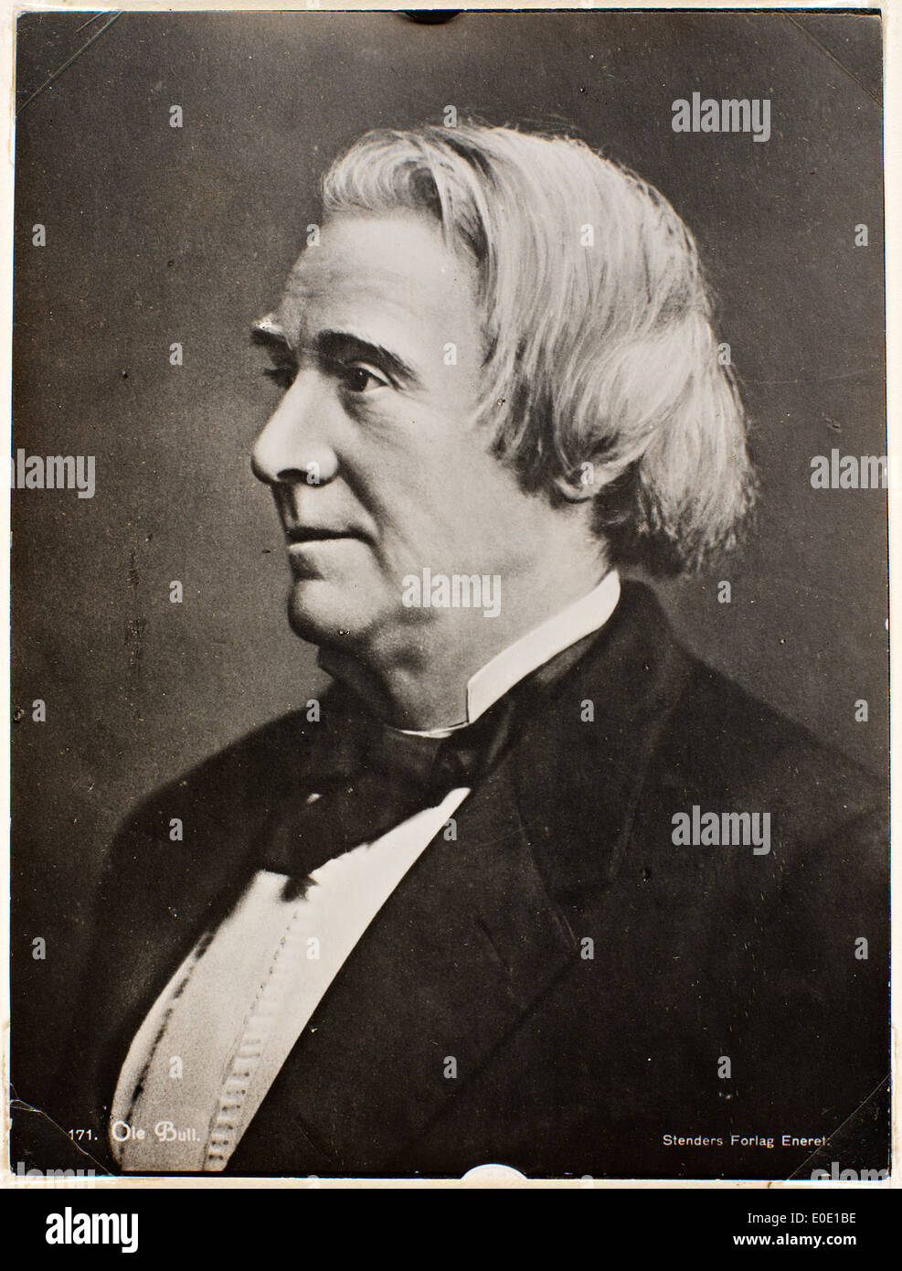 Un ritratto di profilo di Ole Bull, un famoso violinista e compositore norvegese. Questa immagine storica cattura il suo aspetto distintivo, contribuendo alla sua eredità nella musica classica e nella storia culturale norvegese. Foto Stock