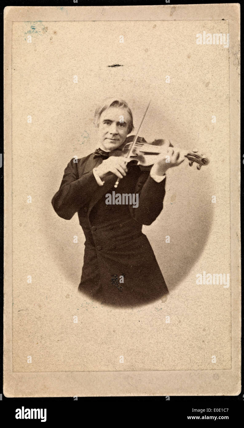 Questo titolo fa riferimento a Ole Bull, un famoso violinista norvegese, che è spesso raffigurato suonare il violino in varie località. La didascalia evidenzia i suoi contributi alla musica norvegese e al patrimonio culturale. Foto Stock