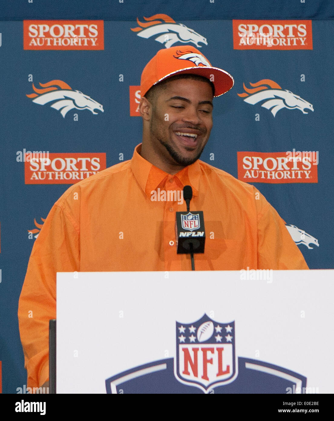 Englewood, Colorado, Stati Uniti d'America. Il 10 maggio, 2014. Denver Broncos Rd. 2 n. 56 Nel complesso progetto Pick CODY LATIMER viene introdotto al Denver Media a valle Colomba sabato mattina. Credito: Hector Acevedo/ZUMAPRESS.com/Alamy Live News Foto Stock