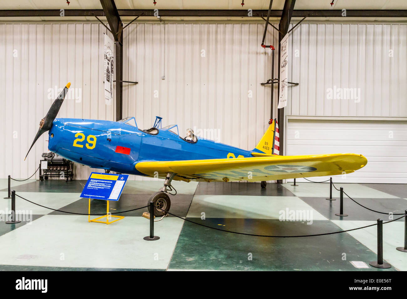Un Fairchild PT-19 Cornell Trainer presso il campo marzo Air Museum in Riverside California Foto Stock