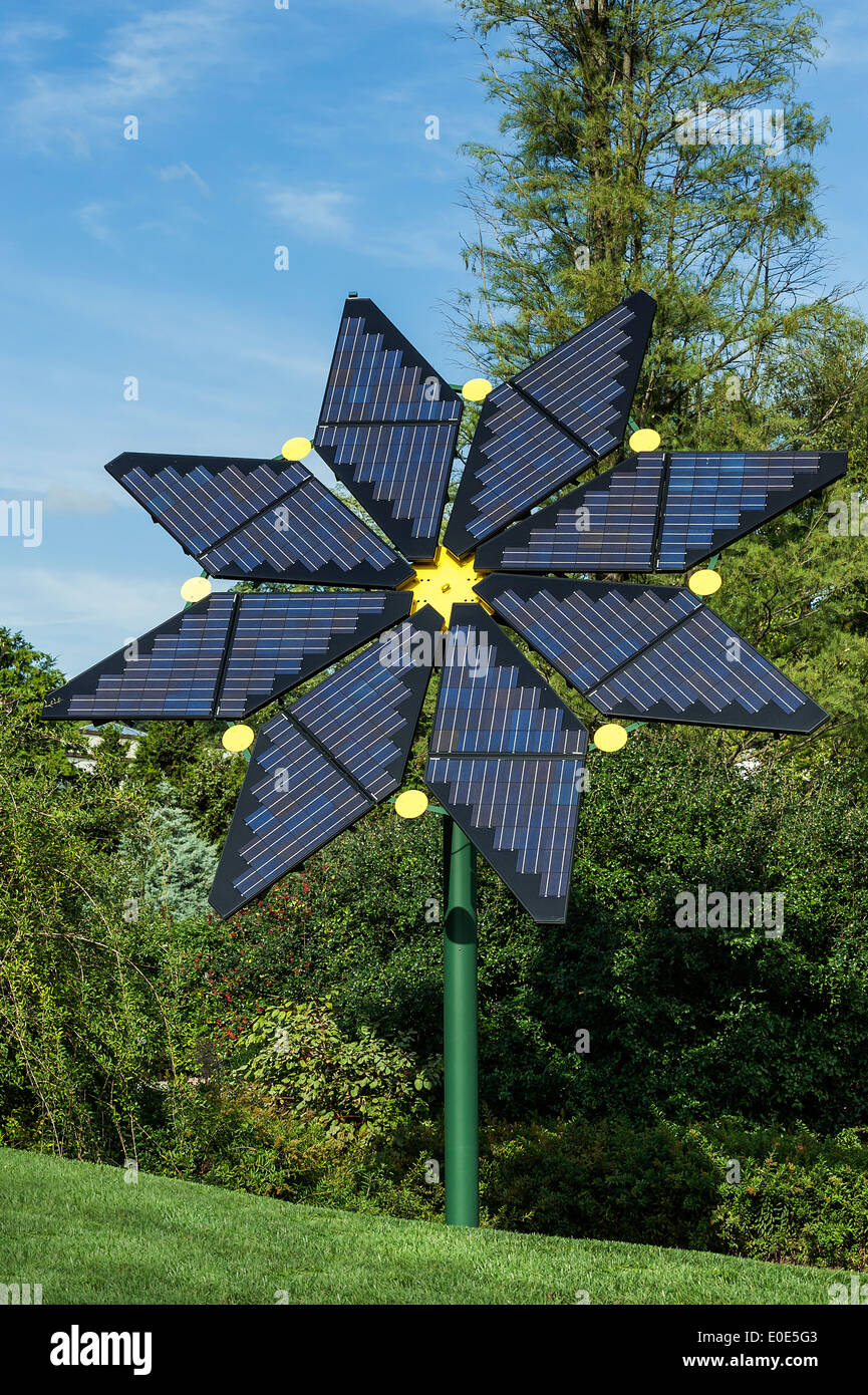 Pannelli solari a forma di fiore, Longwood Gardens, Pennsylvania, STATI  UNITI D'AMERICA Foto stock - Alamy