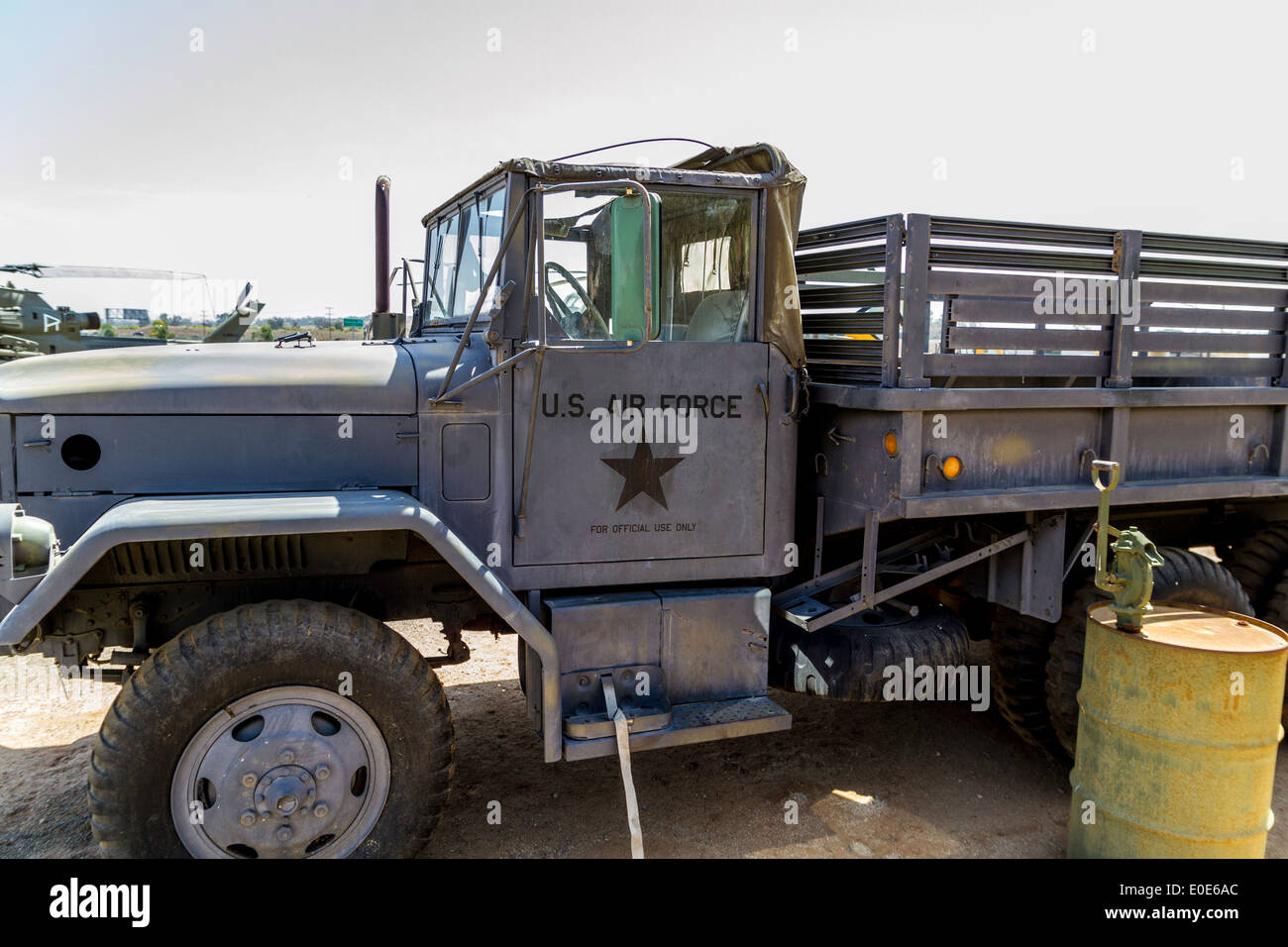 Un US Air Force carrello in corrispondenza del campo di marzo Air Museum in Riverside California Foto Stock