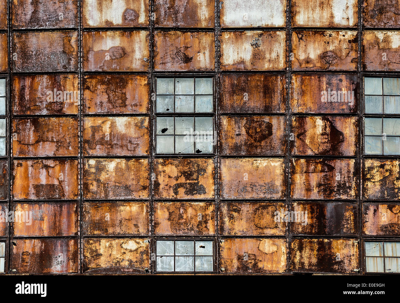 Fabbrica abbandonata facciata astratta. Foto Stock